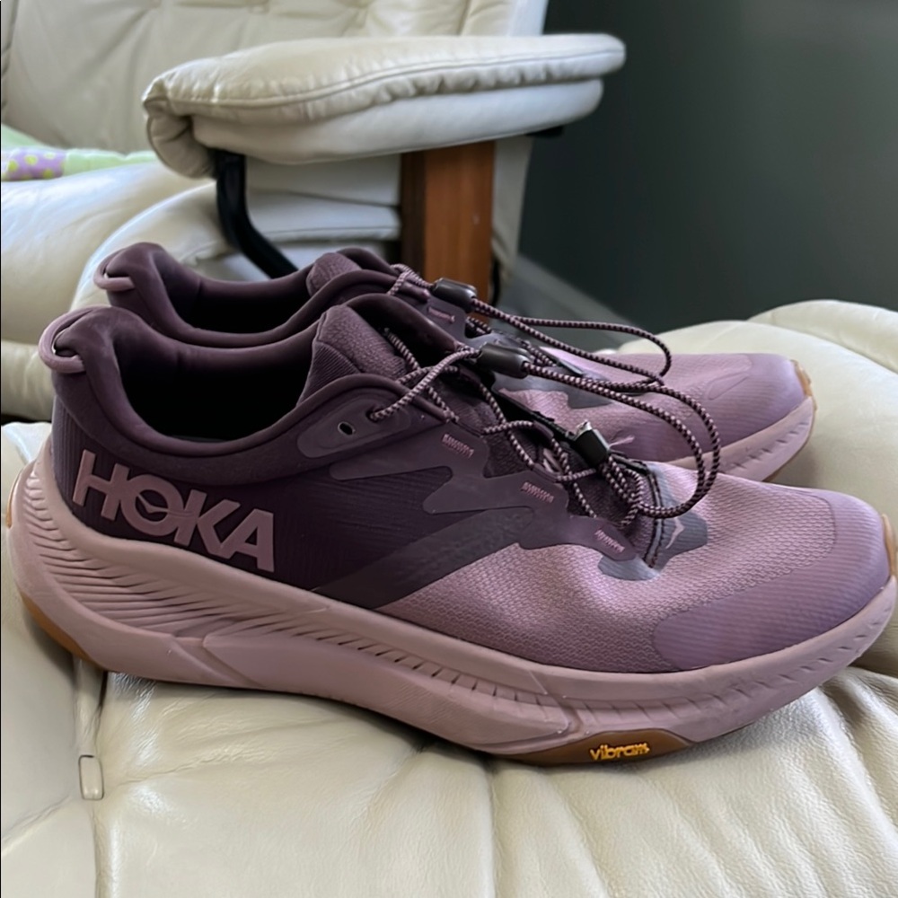 Hoka Transports size 10B - excellent used condition